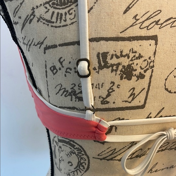 Victoria's Secret Pink Bikini Top - Picture 3 of 7